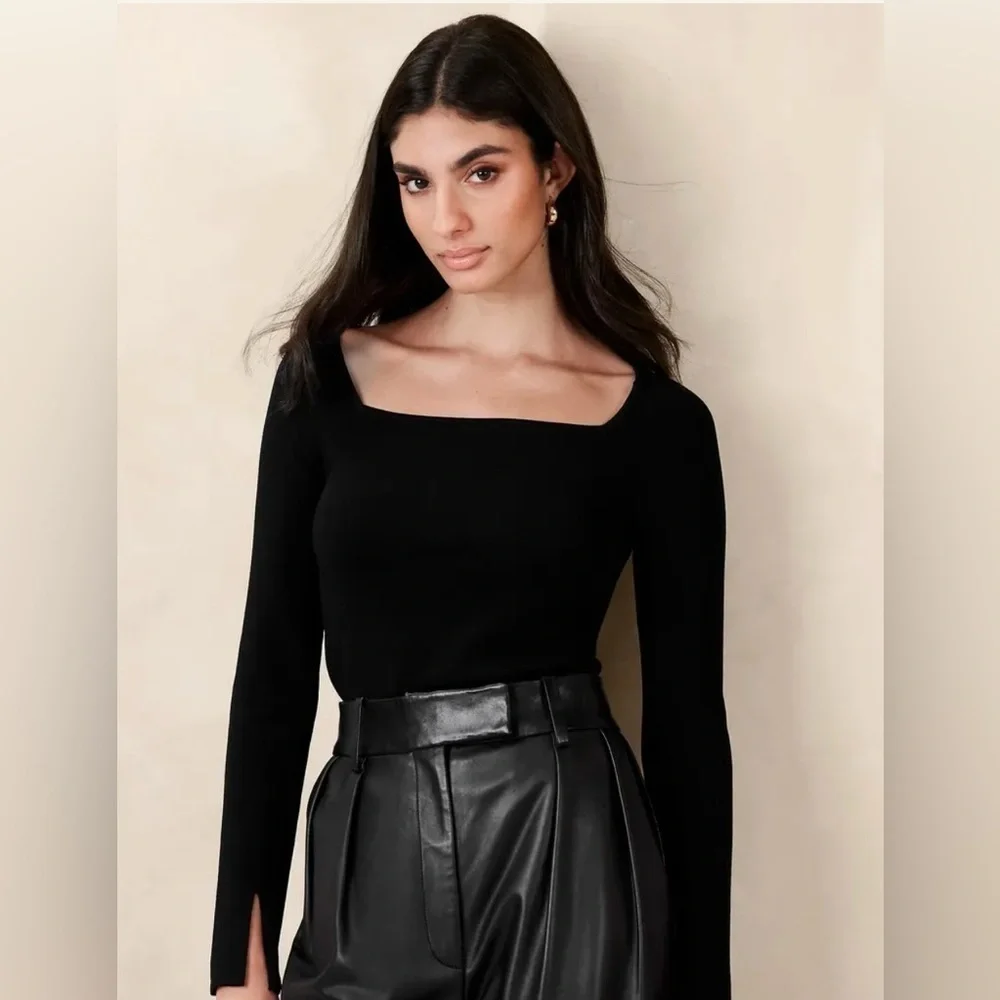 NWT Banana Republic Carolina Square Neck Black Sweater Size Large.